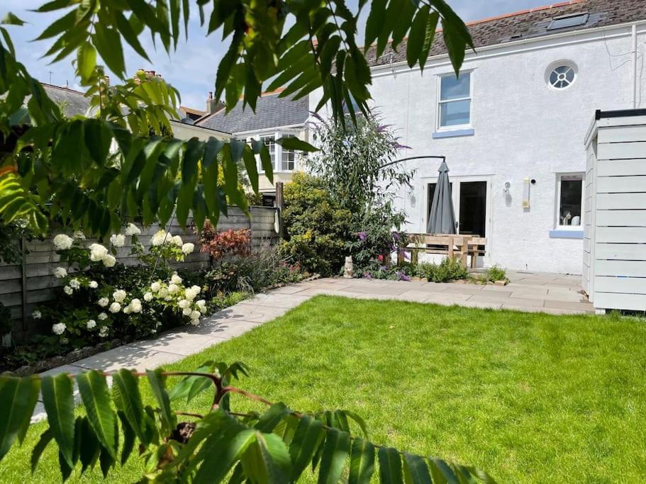 The Hidden House, Holiday home *